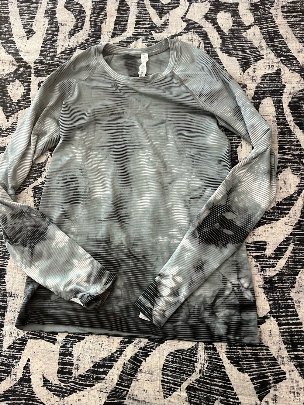 Lululemon Swiftly Tech Long Sleeve 2.0 Dye Shibori Stripe Graphite - Size 8